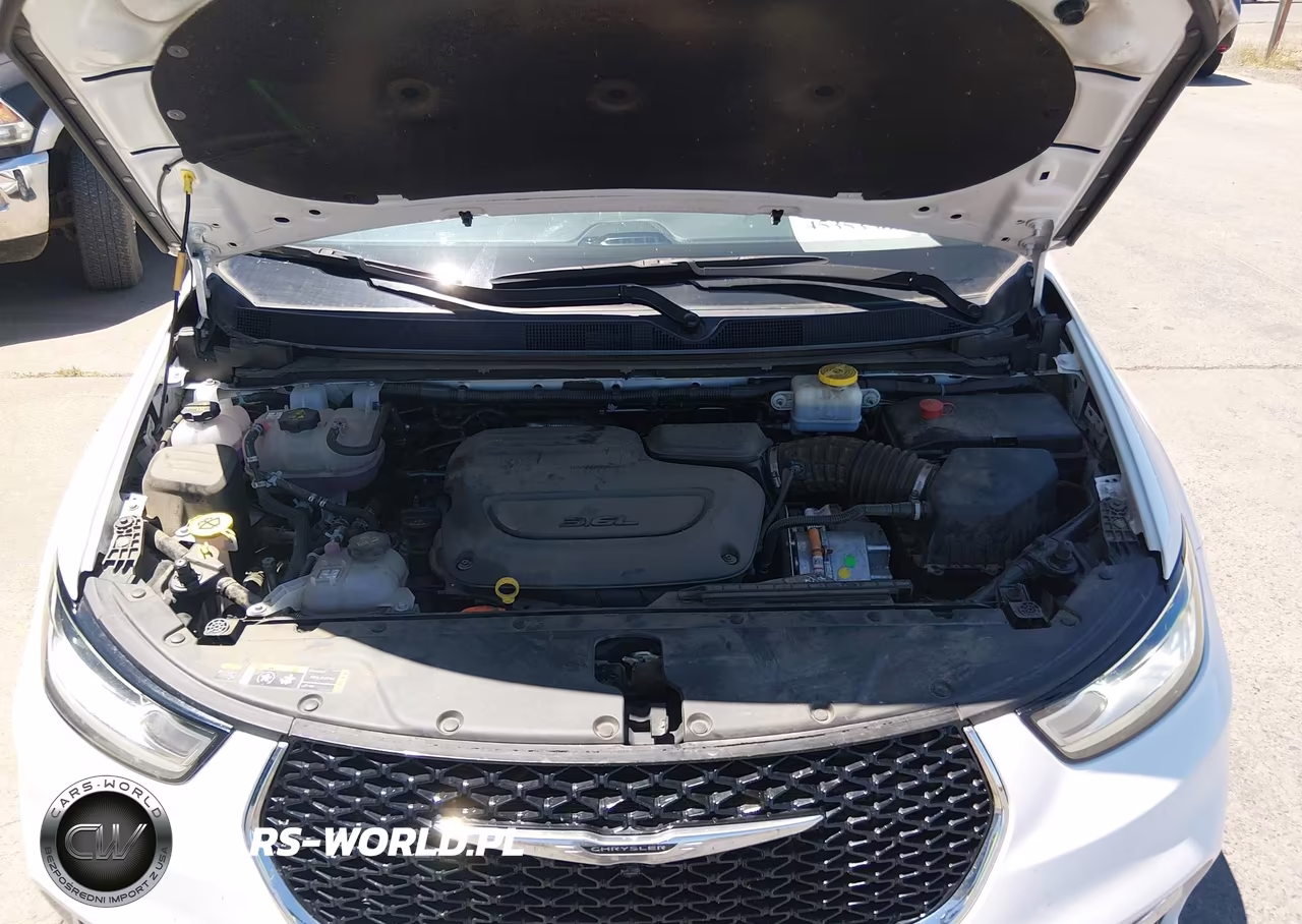 2024 Chrysler Pacifica Hybrid Select VIN:2C4RC1S7XRR126934 - 10