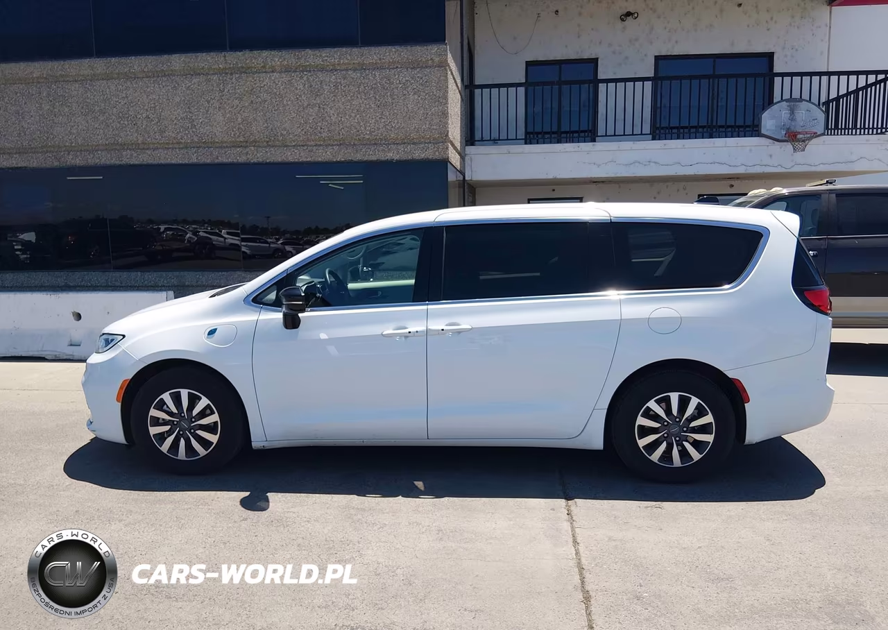 2024 Chrysler Pacifica Hybrid Select VIN:2C4RC1S7XRR126934 - 14