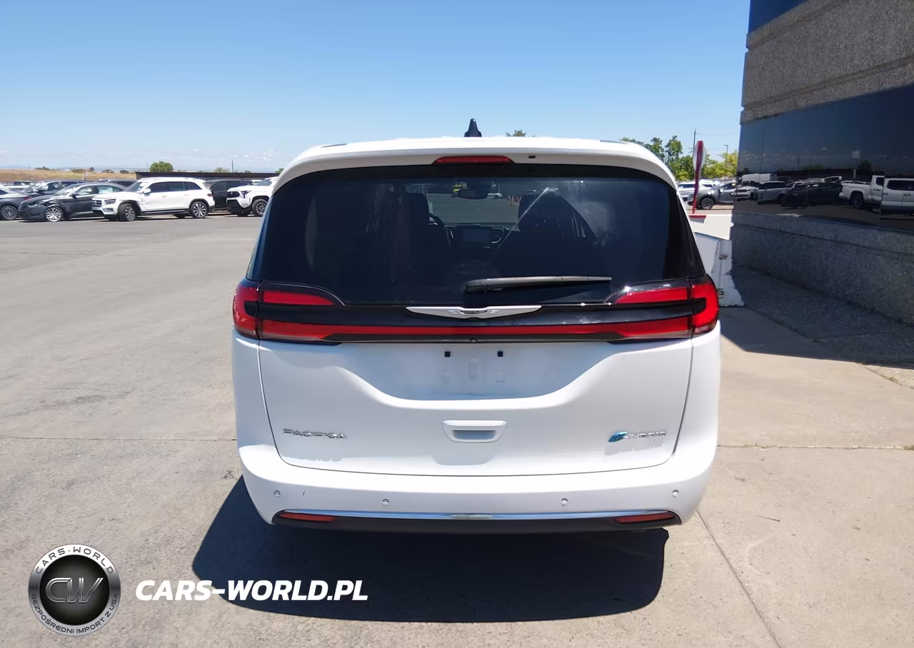 2024 Chrysler Pacifica Hybrid Select VIN:2C4RC1S7XRR126934 - 16