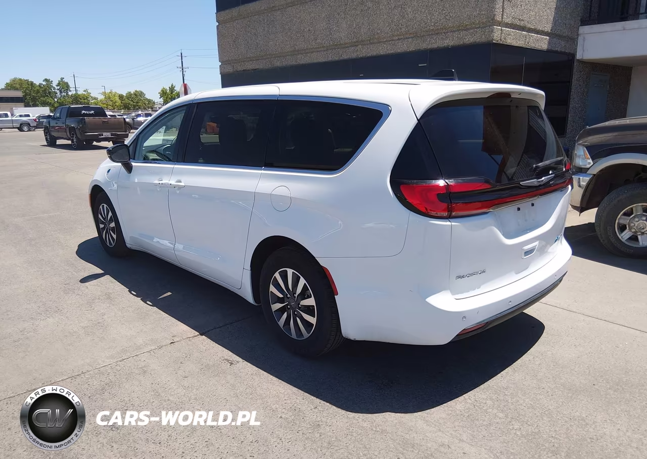 2024 Chrysler Pacifica Hybrid Select VIN:2C4RC1S7XRR126934 - 3