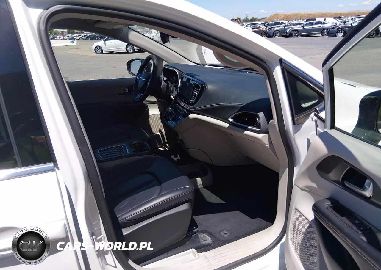 2024 Chrysler Pacifica Hybrid Select VIN:2C4RC1S7XRR126934 - 5