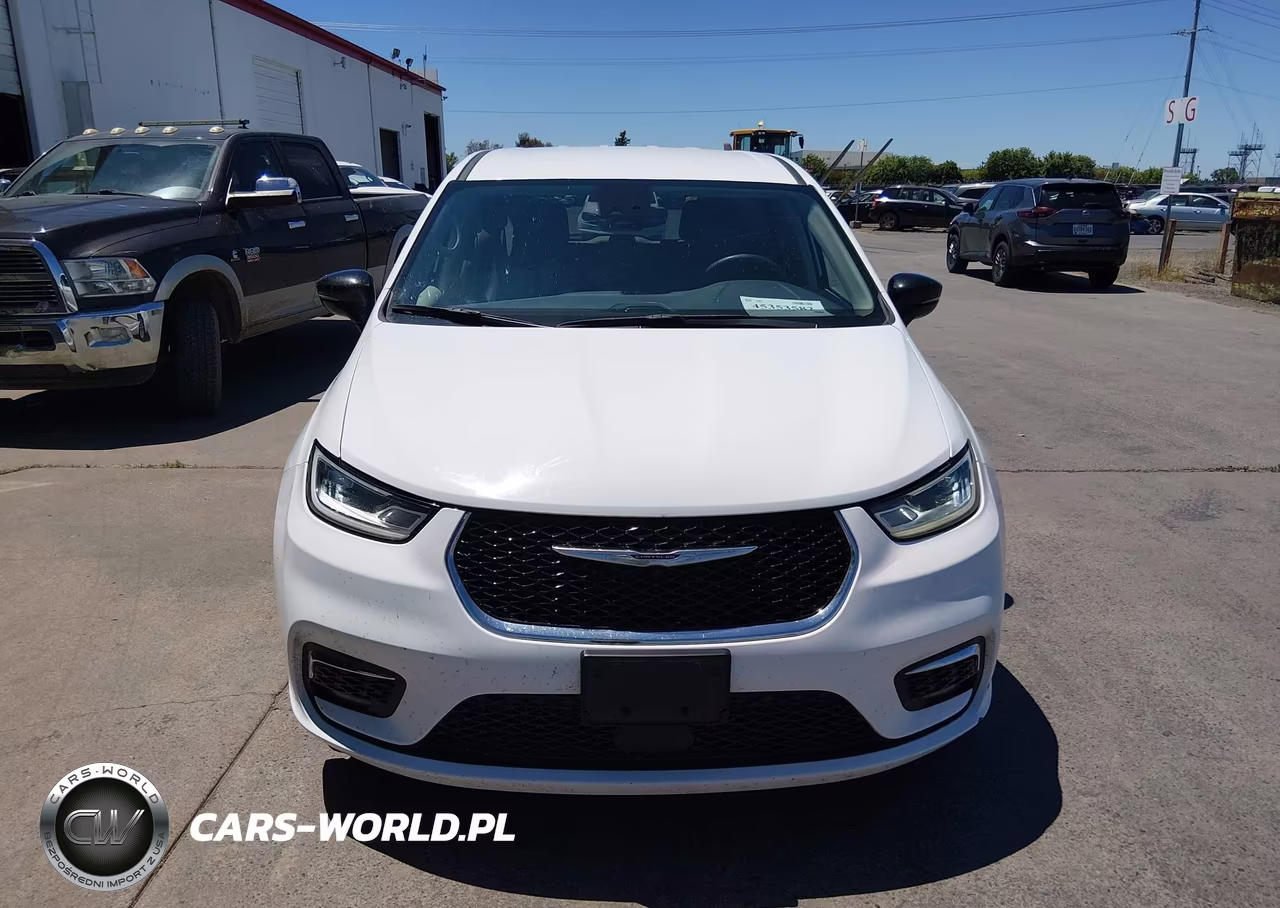 2024 Chrysler Pacifica Hybrid Select VIN:2C4RC1S7XRR126934 - 6