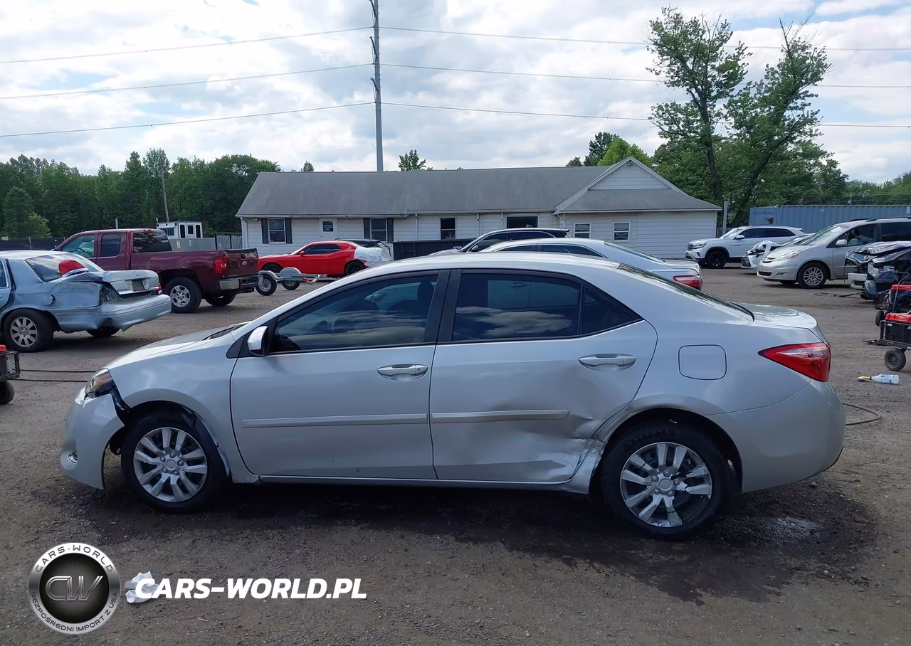 2018 Toyota Corolla Le VIN:2T1BURHE9JC051151 - 14