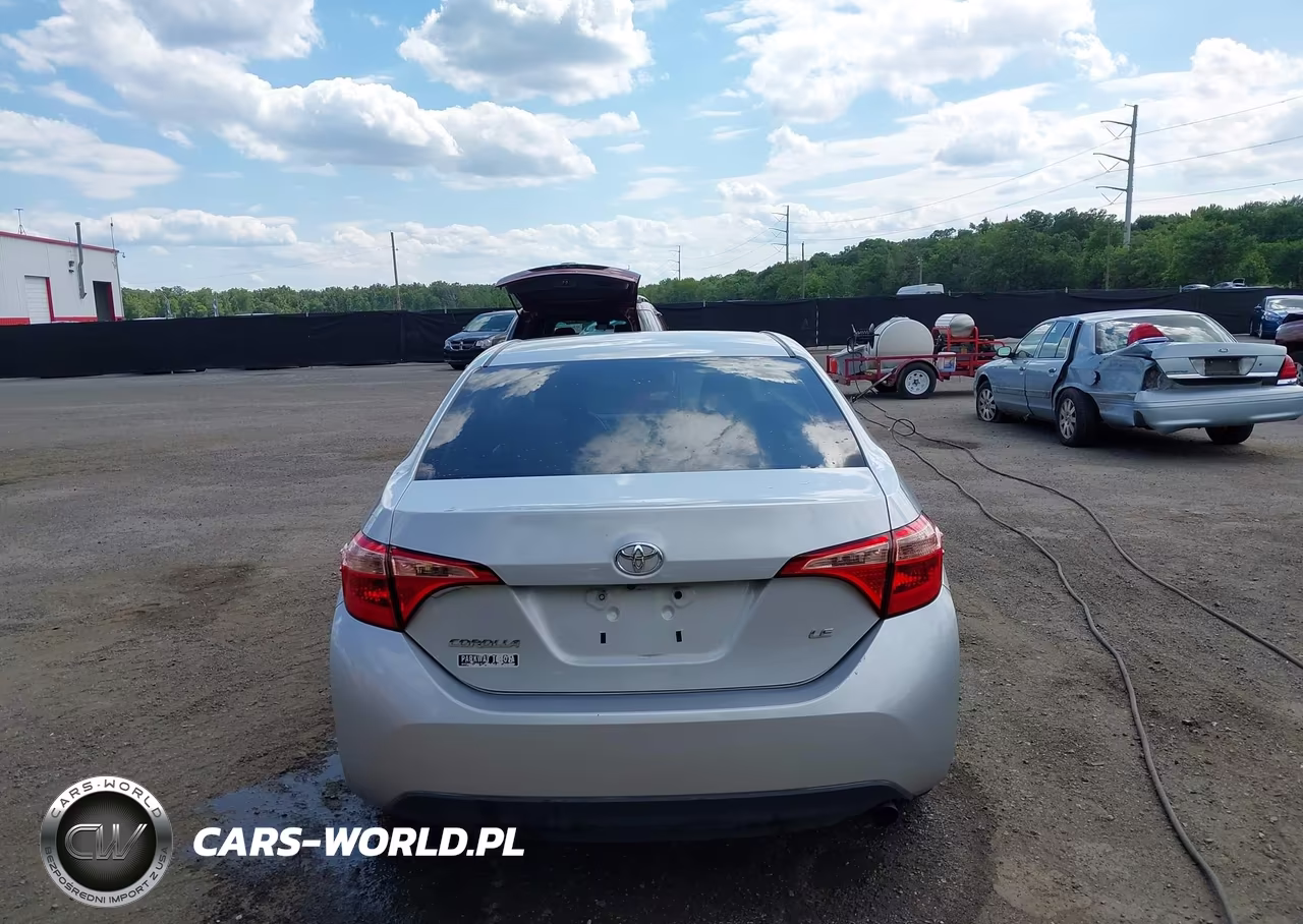 2018 Toyota Corolla Le VIN:2T1BURHE9JC051151 - 16