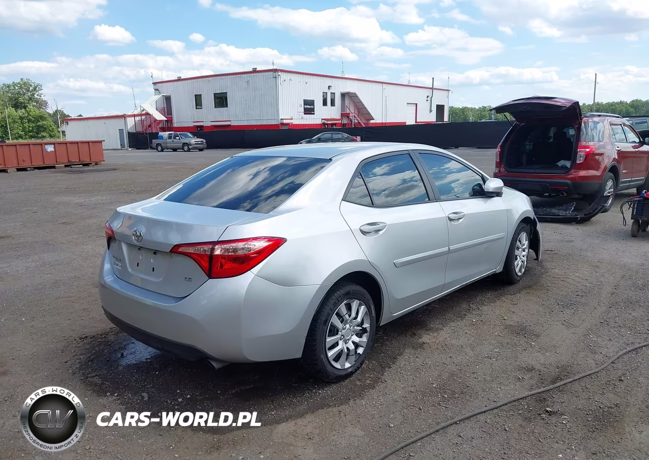 2018 Toyota Corolla Le VIN:2T1BURHE9JC051151 - 4
