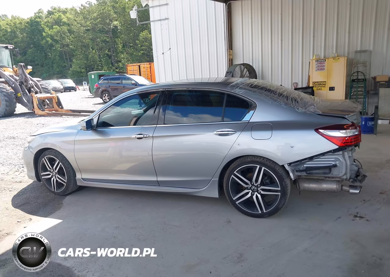 2017 Honda Accord Touring V6 VIN:1HGCR3F98HA019087 - 15