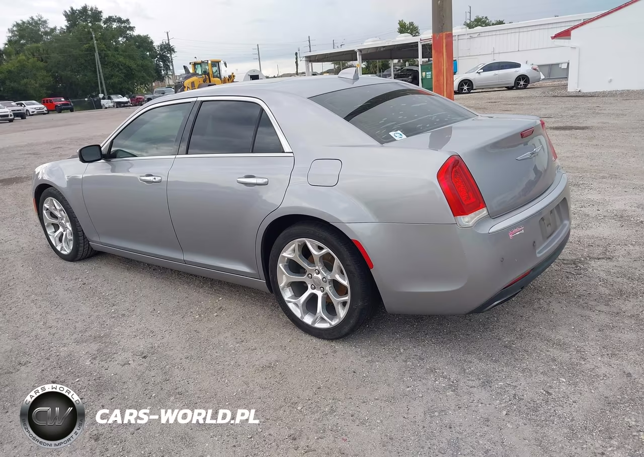 2017 Chrysler 300C Platinum VIN:2C3CCAPT6HH511797 - 3