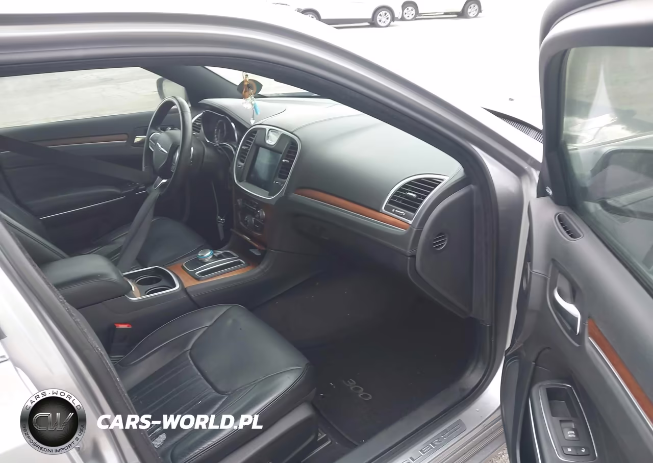2017 Chrysler 300C Platinum VIN:2C3CCAPT6HH511797 - 5