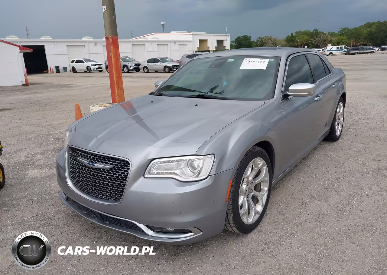 2017 Chrysler 300C Platinum VIN:2C3CCAPT6HH511797 - 6