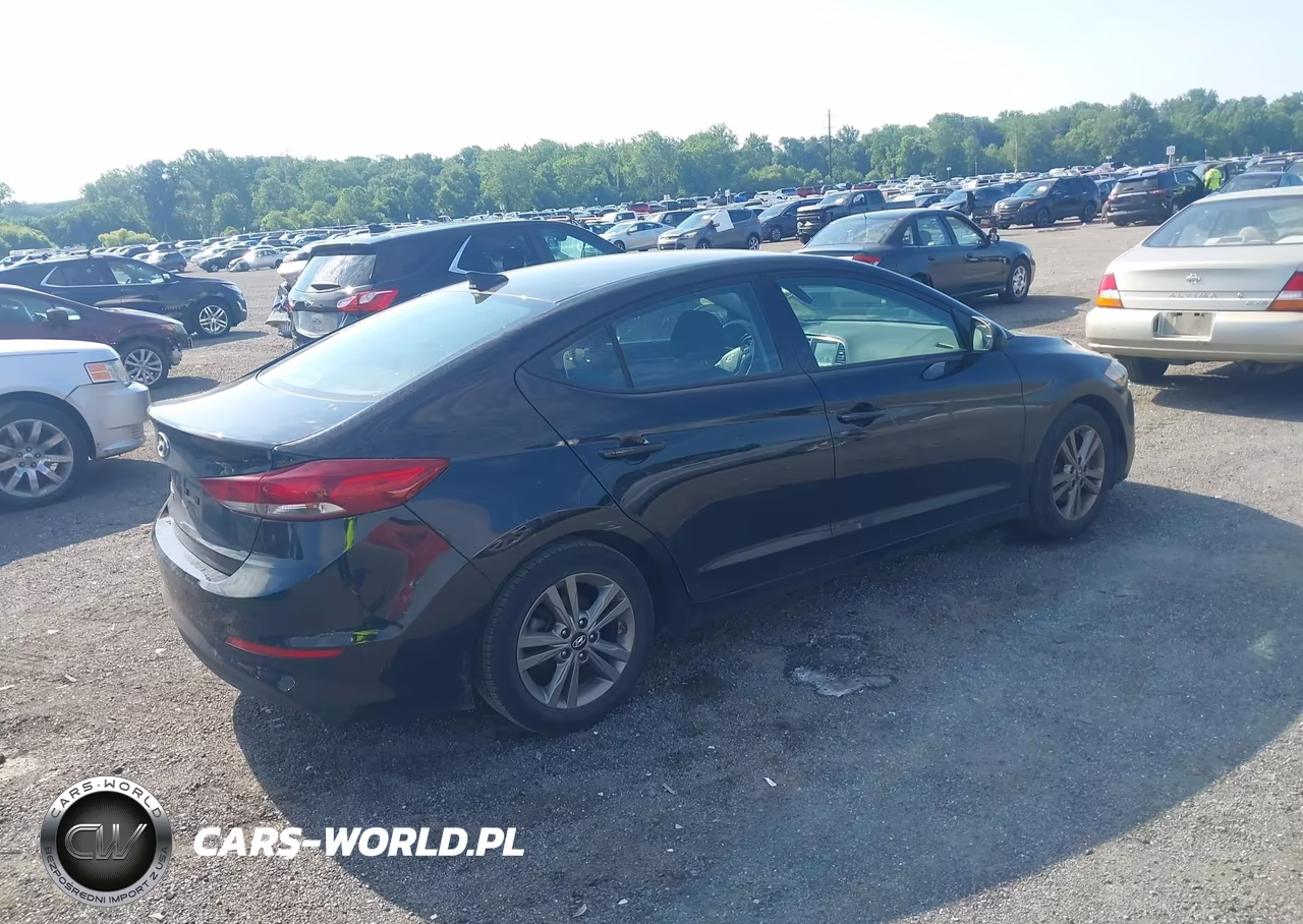2018 Hyundai Elantra Sel VIN:5NPD84LF6JH371654 - 4