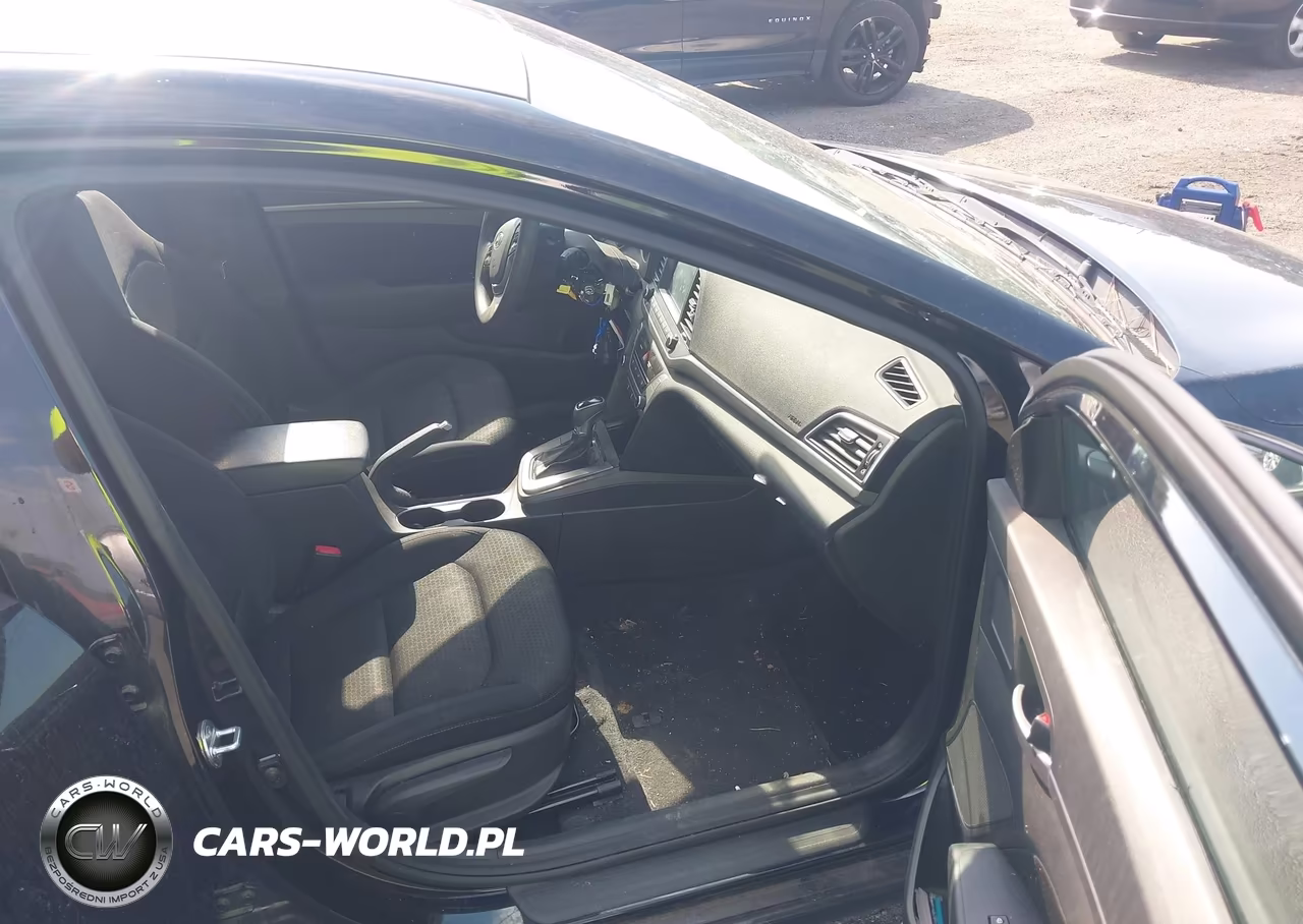 2018 Hyundai Elantra Sel VIN:5NPD84LF6JH371654 - 5