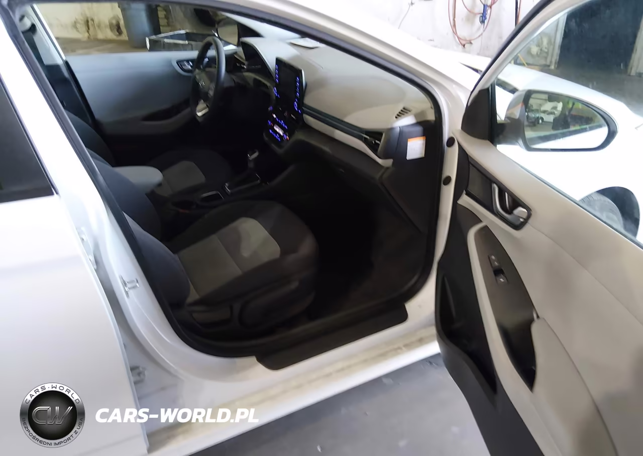 2020 Hyundai Ioniq Hybrid Blue VIN:KMHC65LC8LU220395 - 5