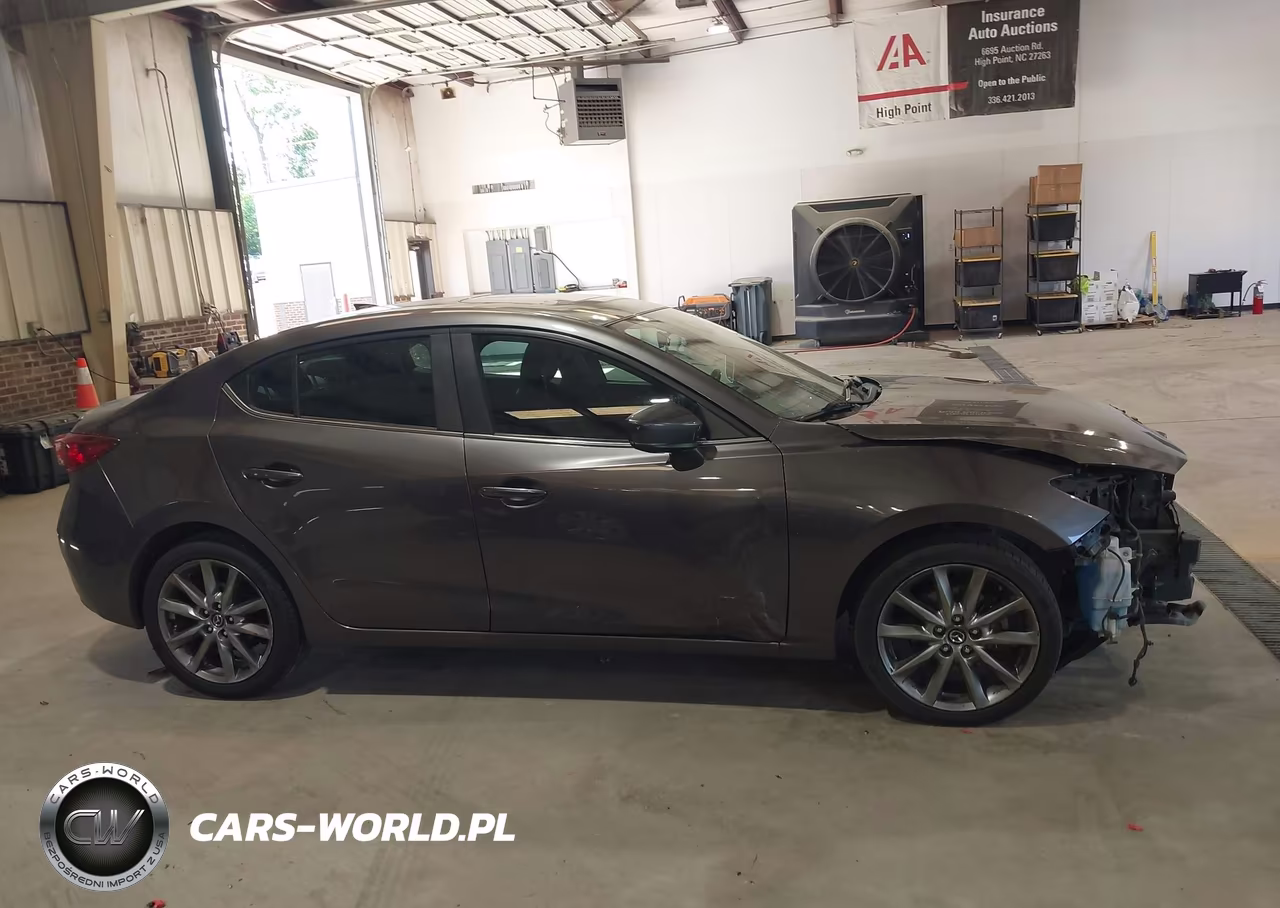 2018 Mazda Mazda3 Touring VIN:3MZBN1V31JM247803 - 14