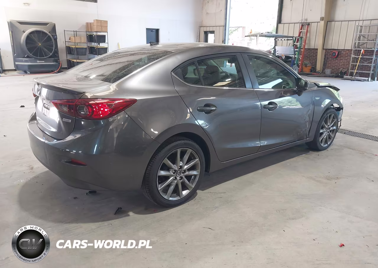 2018 Mazda Mazda3 Touring VIN:3MZBN1V31JM247803 - 4