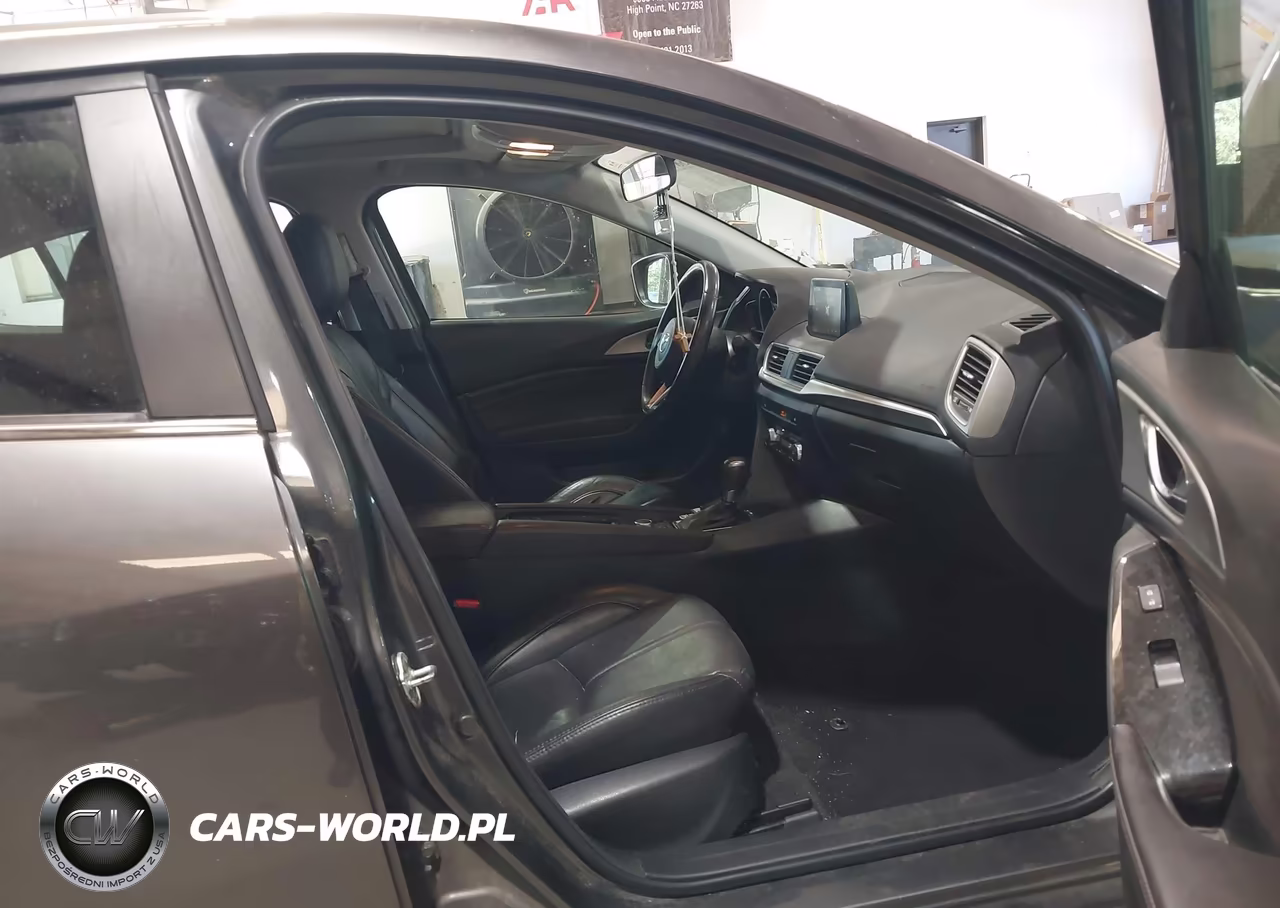 2018 Mazda Mazda3 Touring VIN:3MZBN1V31JM247803 - 5