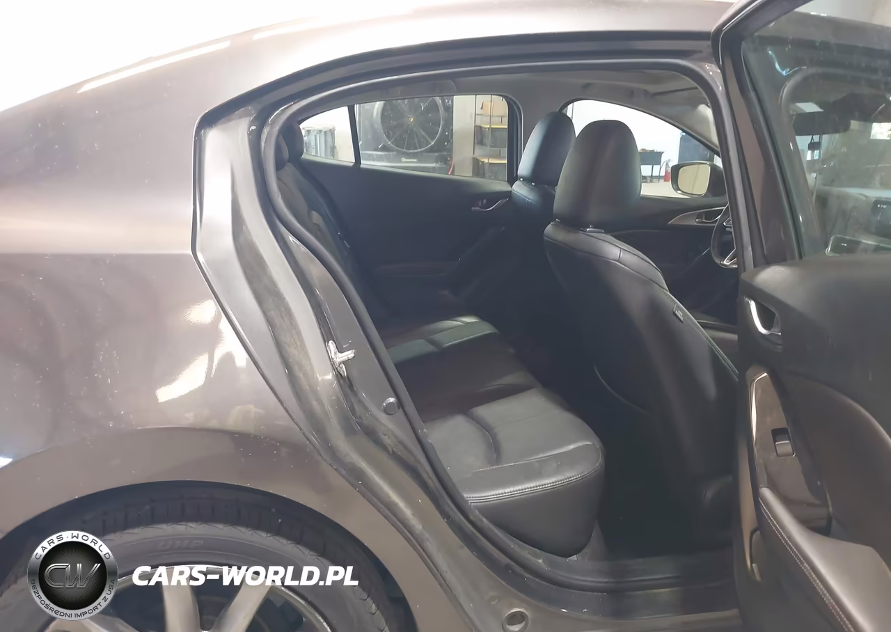 2018 Mazda Mazda3 Touring VIN:3MZBN1V31JM247803 - 8