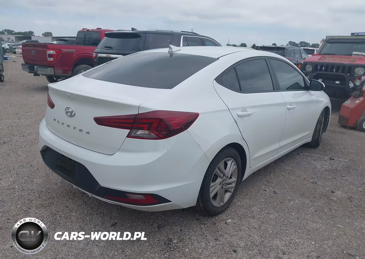 2019 Hyundai Elantra Sel VIN:5NPD84LF4KH467929 - 4