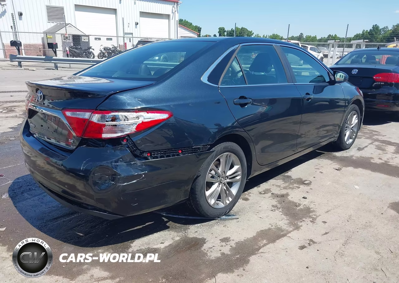 2017 Toyota Camry Se VIN:4T1BF1FK6HU810402 - 4