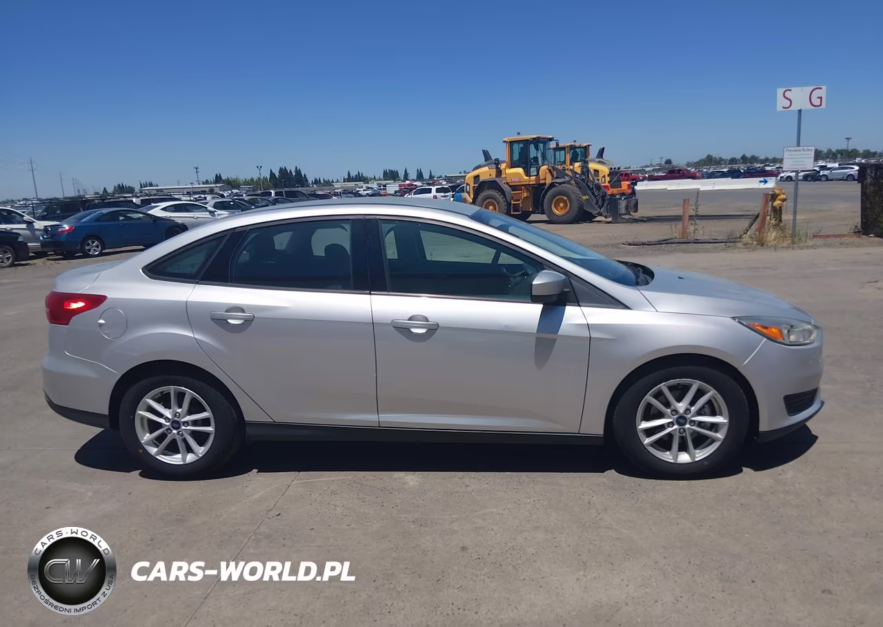 2018 Ford Focus Se VIN:1FADP3F23JL328607 - 13