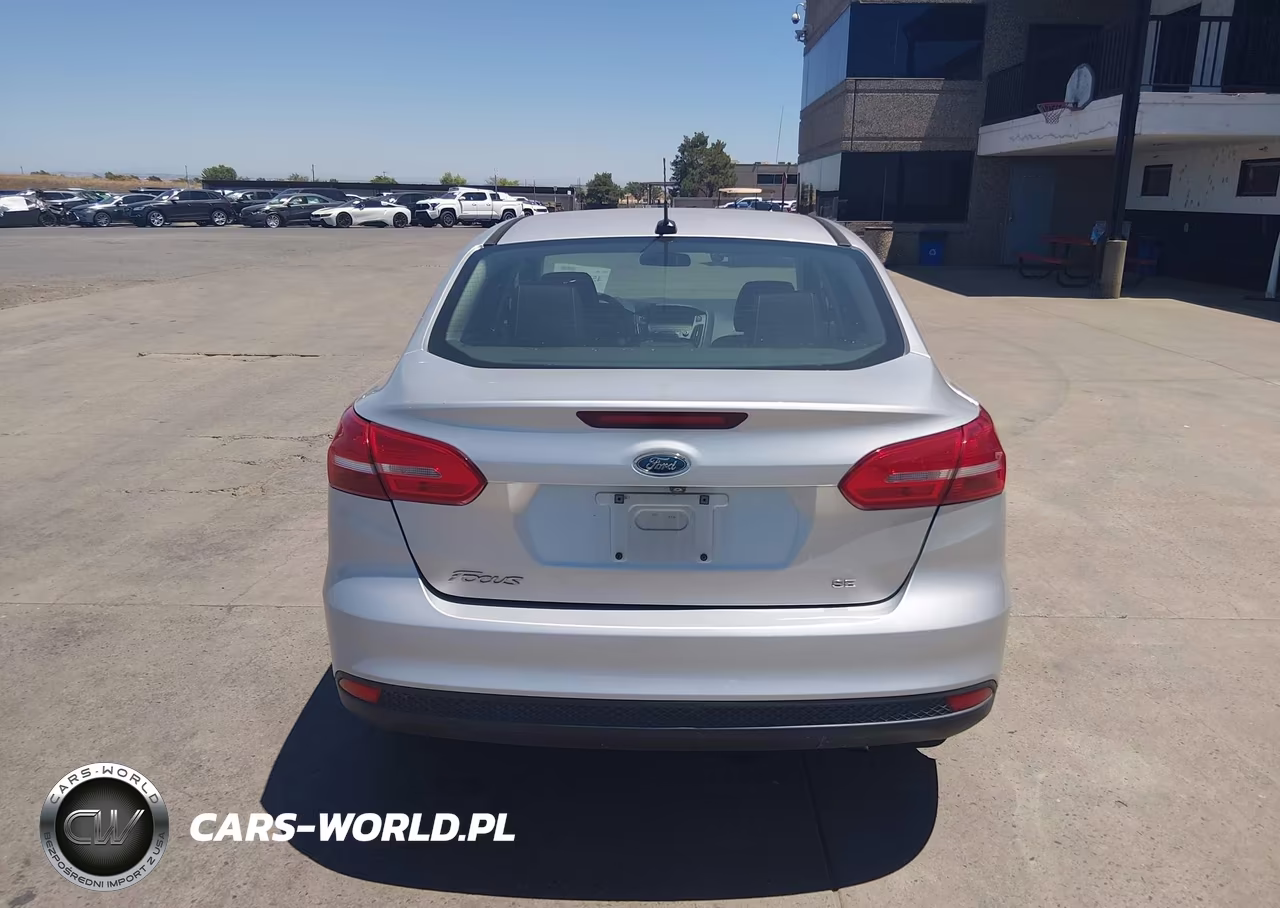 2018 Ford Focus Se VIN:1FADP3F23JL328607 - 16