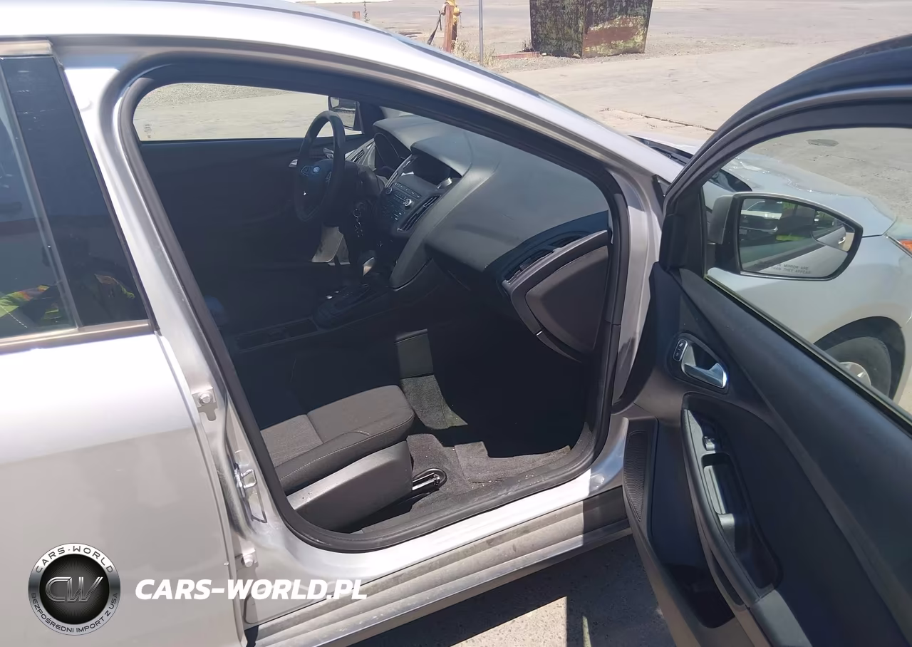 2018 Ford Focus Se VIN:1FADP3F23JL328607 - 5
