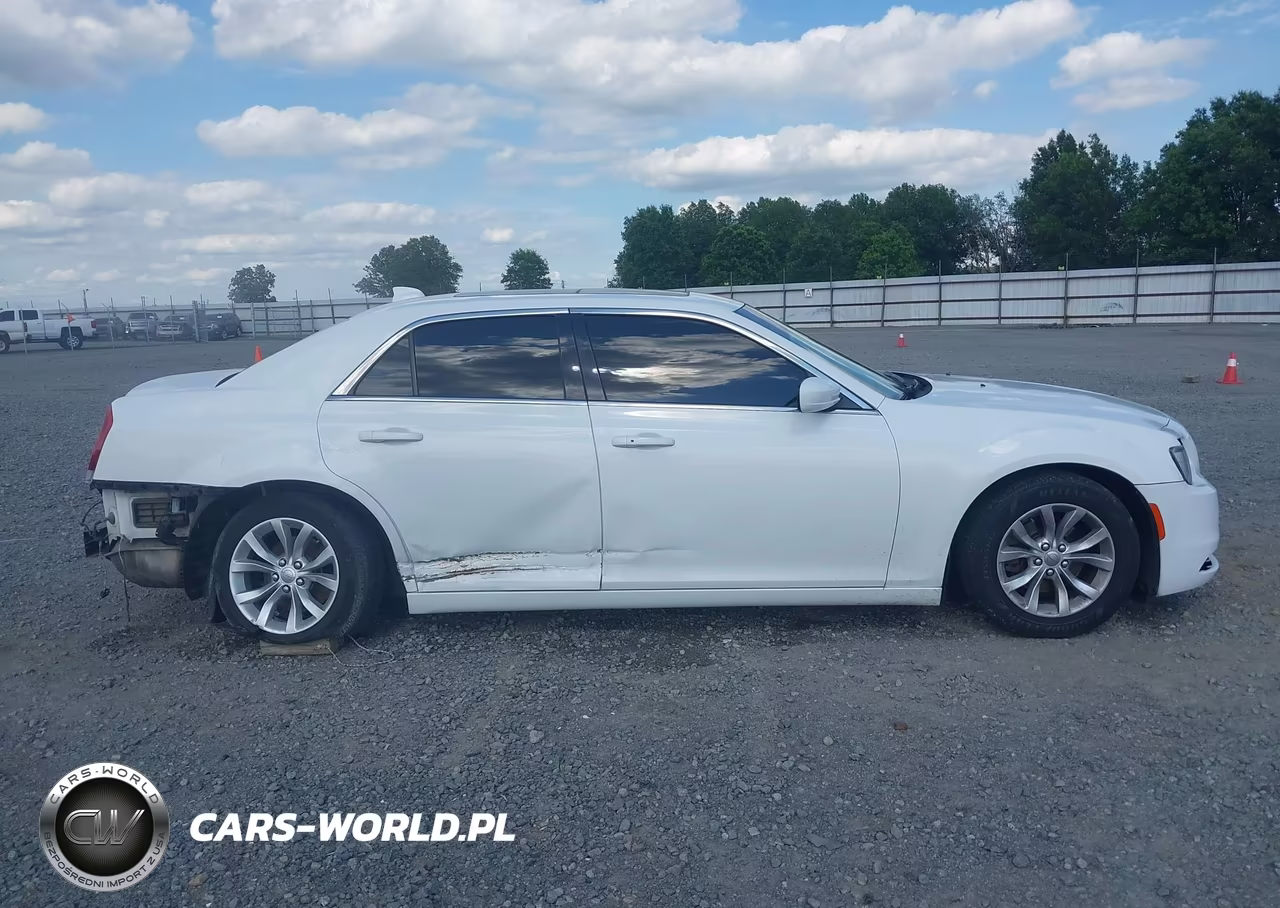 2016 Chrysler 300 Anniversary Edition VIN:2C3CCAAG5GH212456 - 13