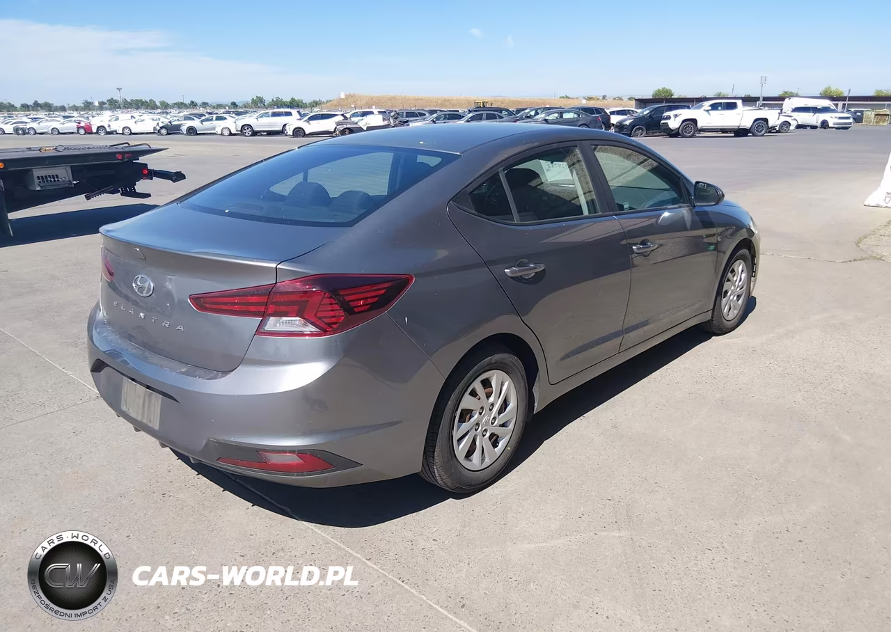 2019 Hyundai Elantra Se VIN:5NPD74LF6KH478241 - 4