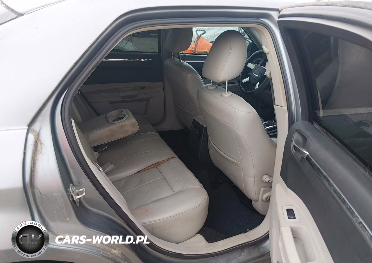 2007 Chrysler 300 Touring VIN:2C3KA53G87H768301 - 8