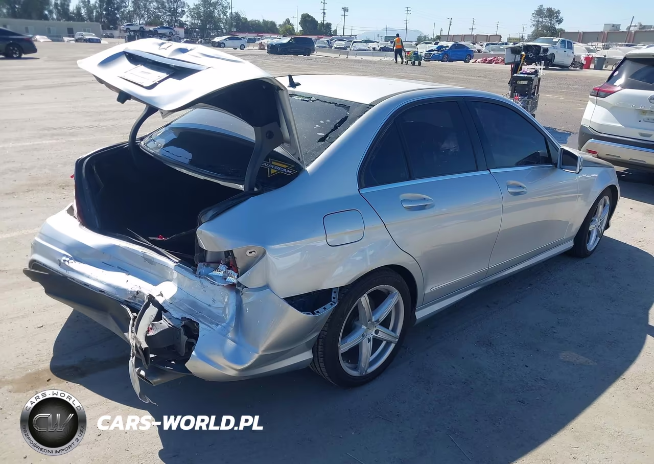 2010 Mercedes-Benz C 300 Luxury-Sport VIN:WDDGF5EB6AR110770 - 4