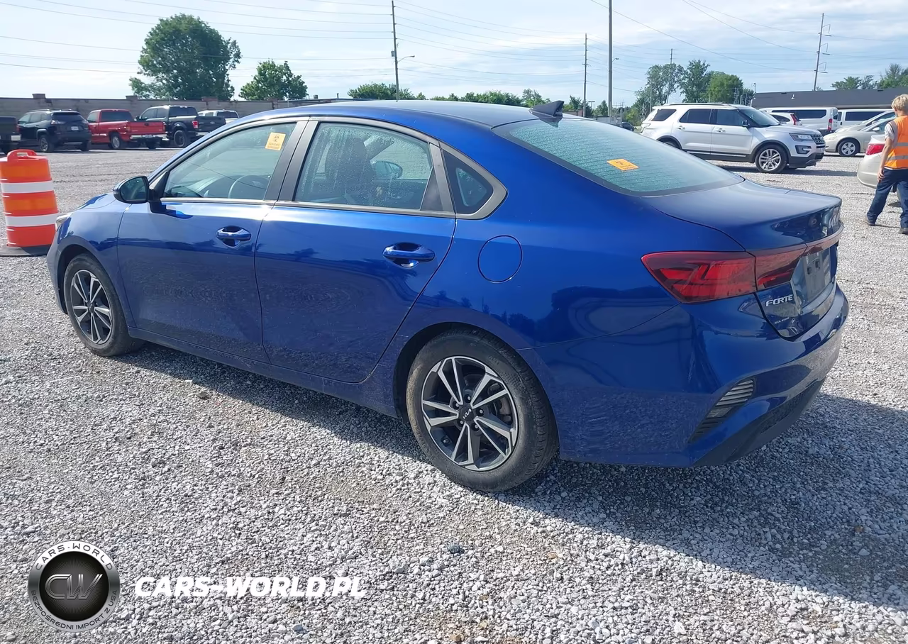 2023 Kia Forte Lxs VIN:3KPF24AD0PE595642 - 3
