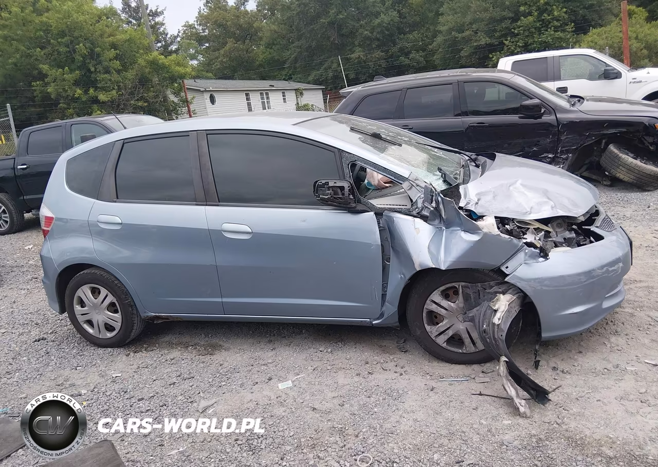 2011 Honda Fit VIN:JHMGE8H33BC018215 - 13