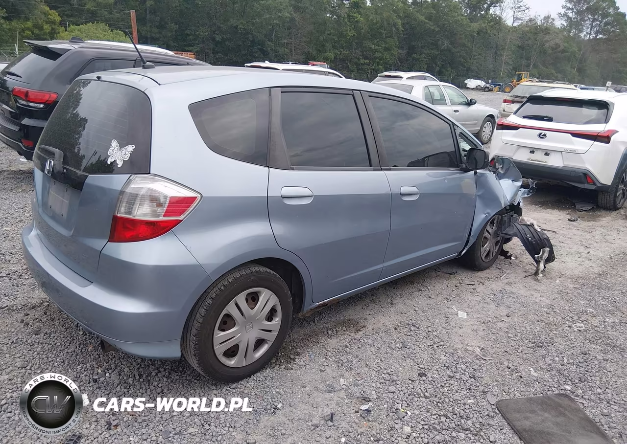 2011 Honda Fit VIN:JHMGE8H33BC018215 - 4