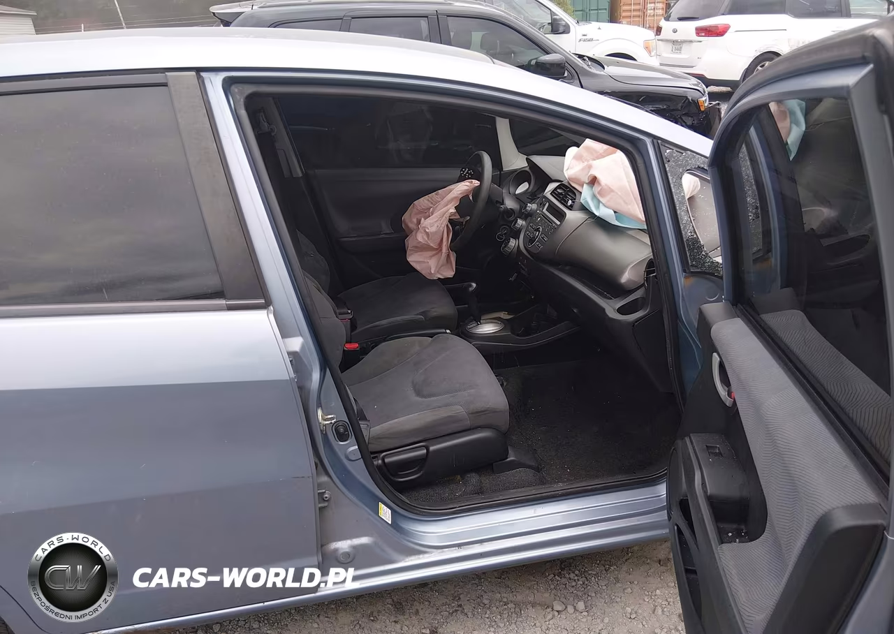2011 Honda Fit VIN:JHMGE8H33BC018215 - 5