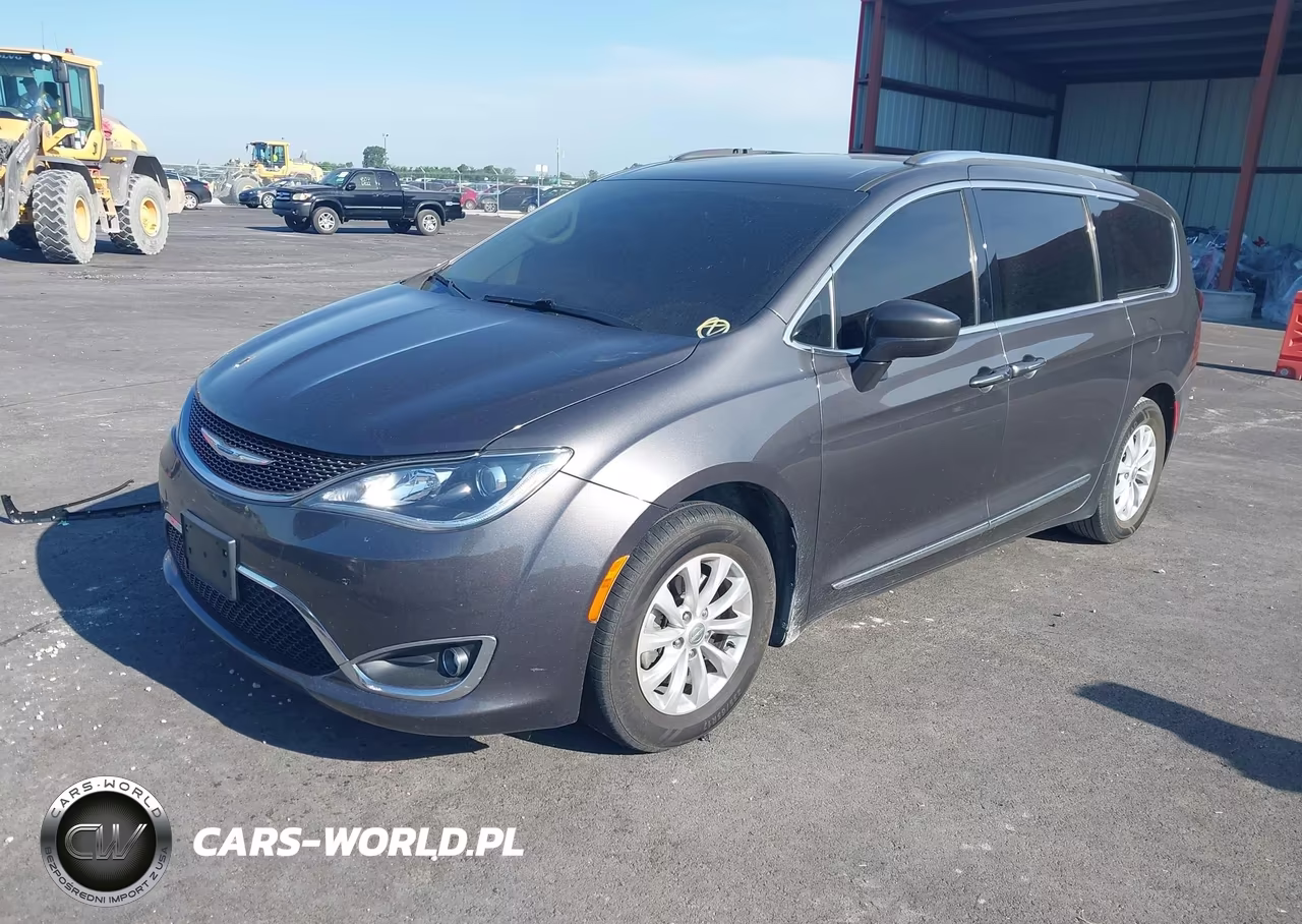 2018 Chrysler Pacifica Touring L VIN:2C4RC1BGXJR290740 - 2