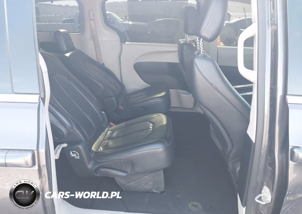 2018 Chrysler Pacifica Touring L VIN:2C4RC1BGXJR290740 - 8