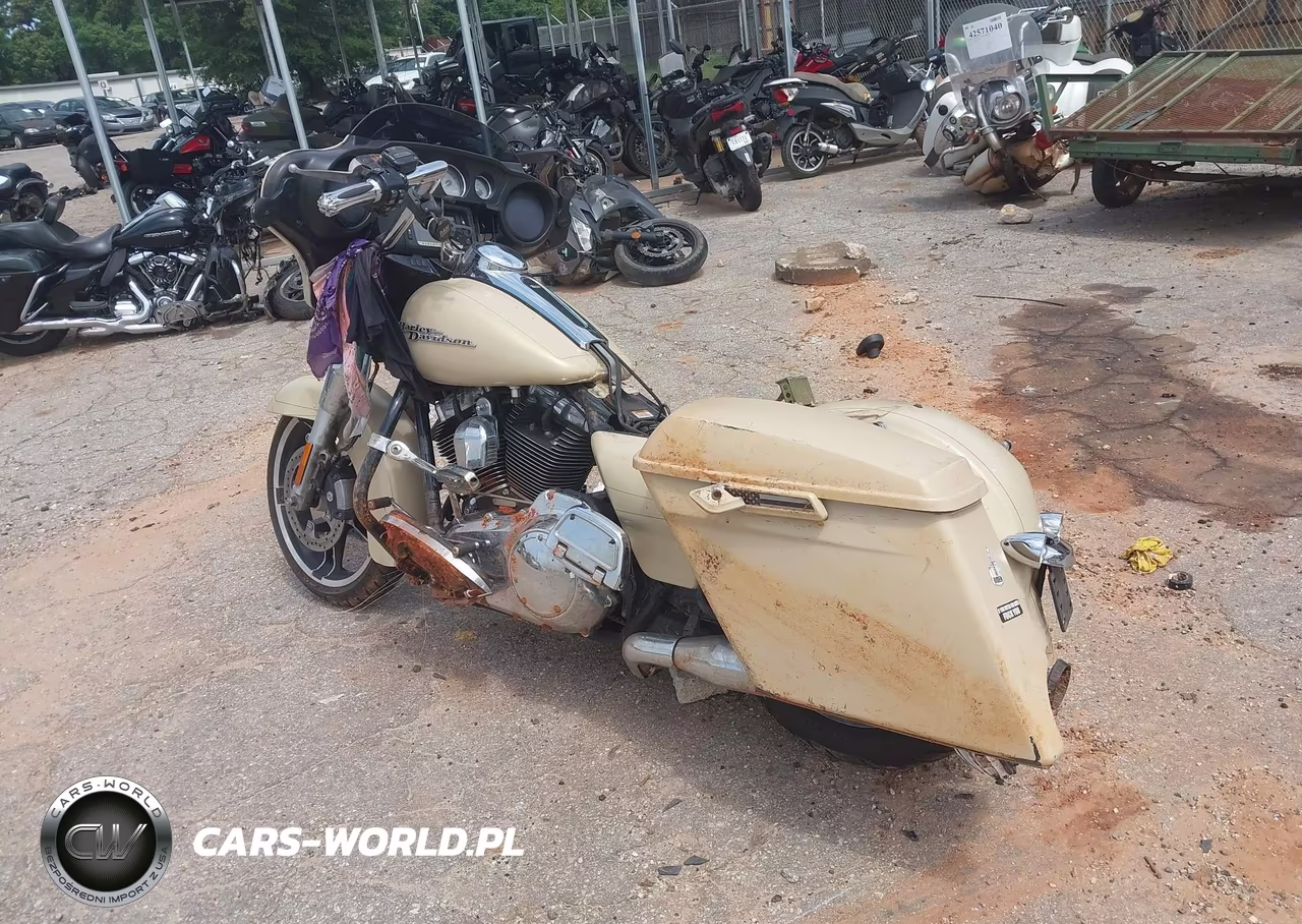 2014 Harley-Davidson Flhxs Street Glide Special VIN:1HD1KRM1XEB626171 - 3