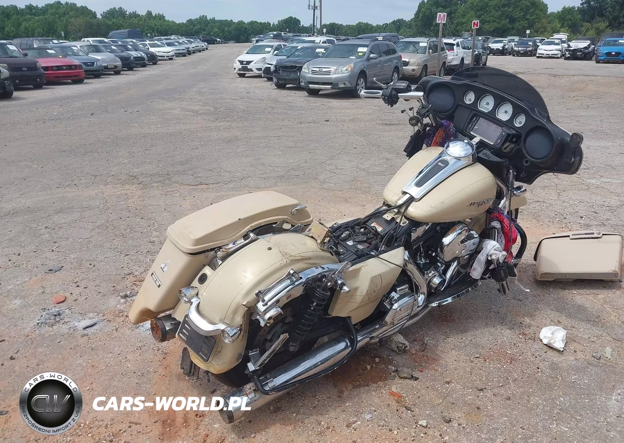 2014 Harley-Davidson Flhxs Street Glide Special VIN:1HD1KRM1XEB626171 - 4