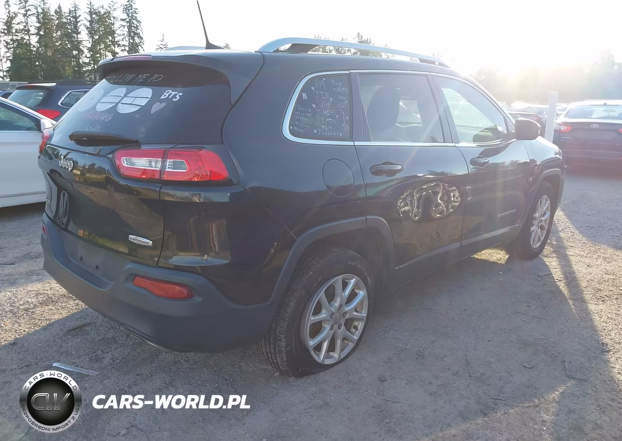 2016 Jeep Cherokee Latitude VIN:1C4PJMCS2GW221154 - 4