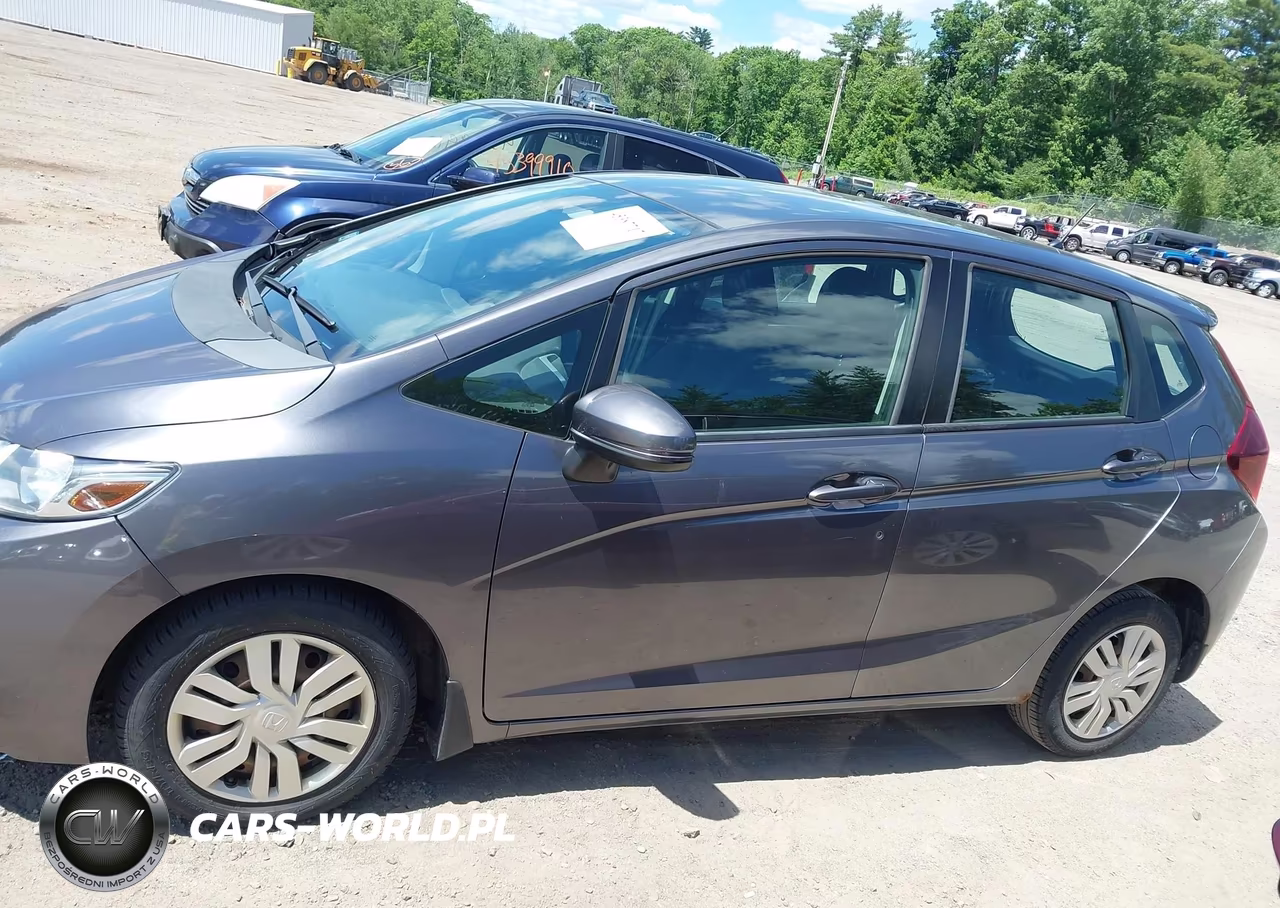 2015 Honda Fit Lx VIN:3HGGK5H5XFM710813 - 15