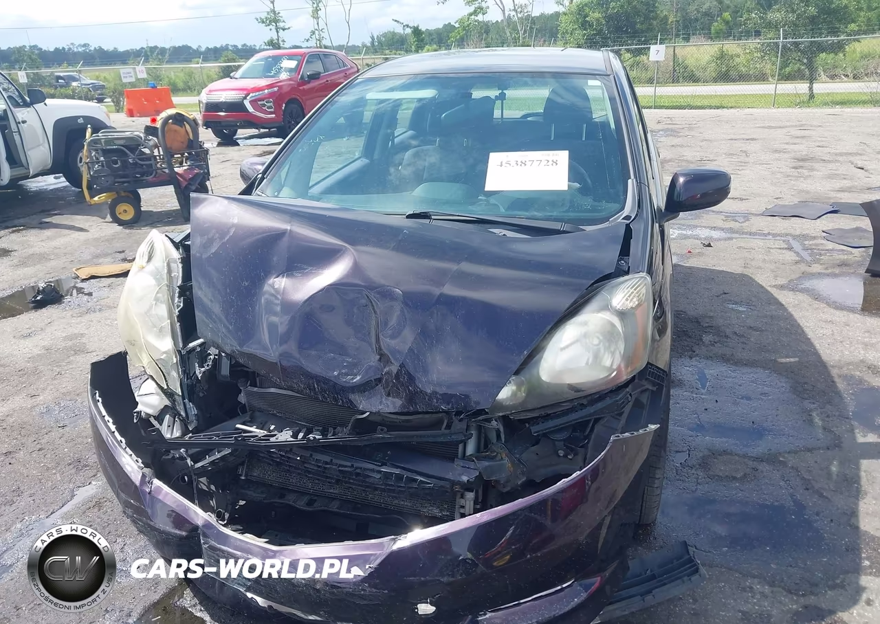 2013 Honda Fit Sport VIN:JHMGE8H58DC001608 - 12
