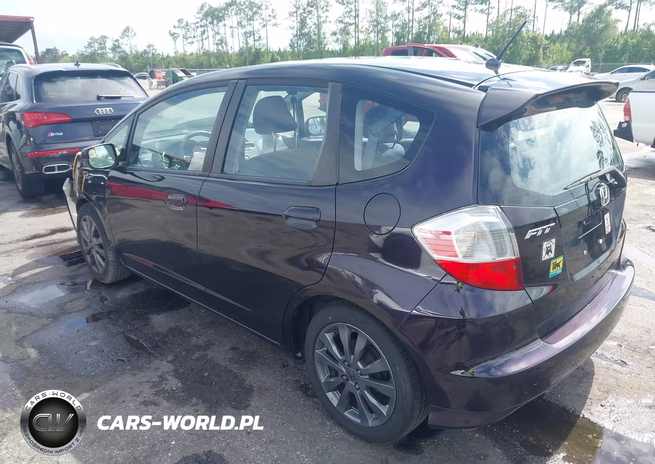 2013 Honda Fit Sport VIN:JHMGE8H58DC001608 - 3