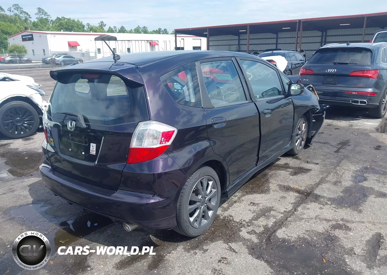 2013 Honda Fit Sport VIN:JHMGE8H58DC001608 - 4