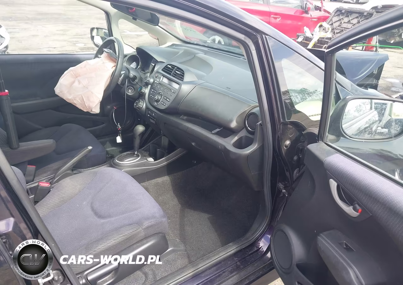 2013 Honda Fit Sport VIN:JHMGE8H58DC001608 - 5
