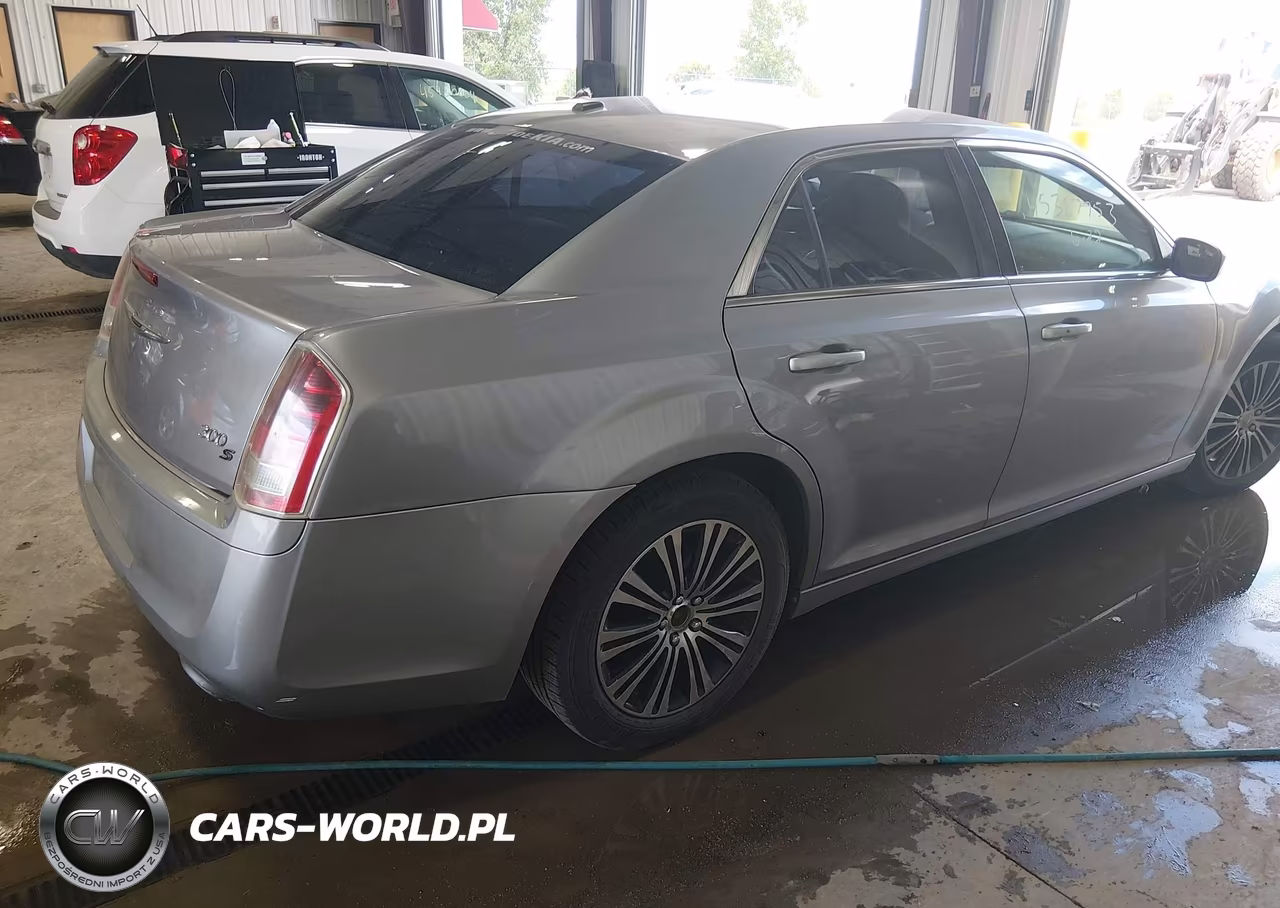 2013 Chrysler 300 300S VIN:2C3CCAGT7DH739530 - 4