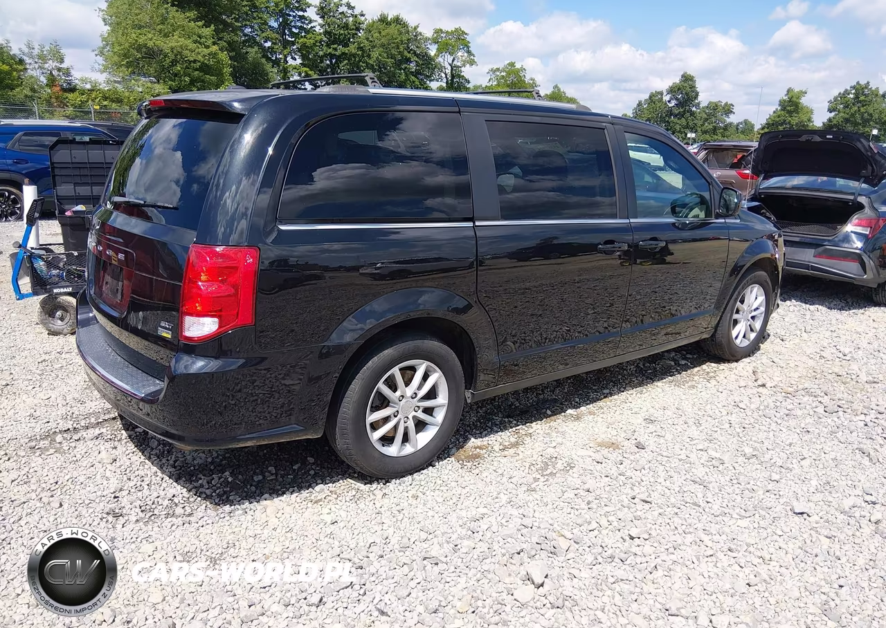2018 Dodge Grand Caravan Sxt VIN:2C4RDGCG4JR300810 - 4