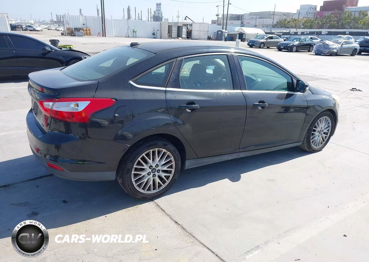 2012 Ford Focus Sel VIN:1FAHP3H29CL343260 - 4