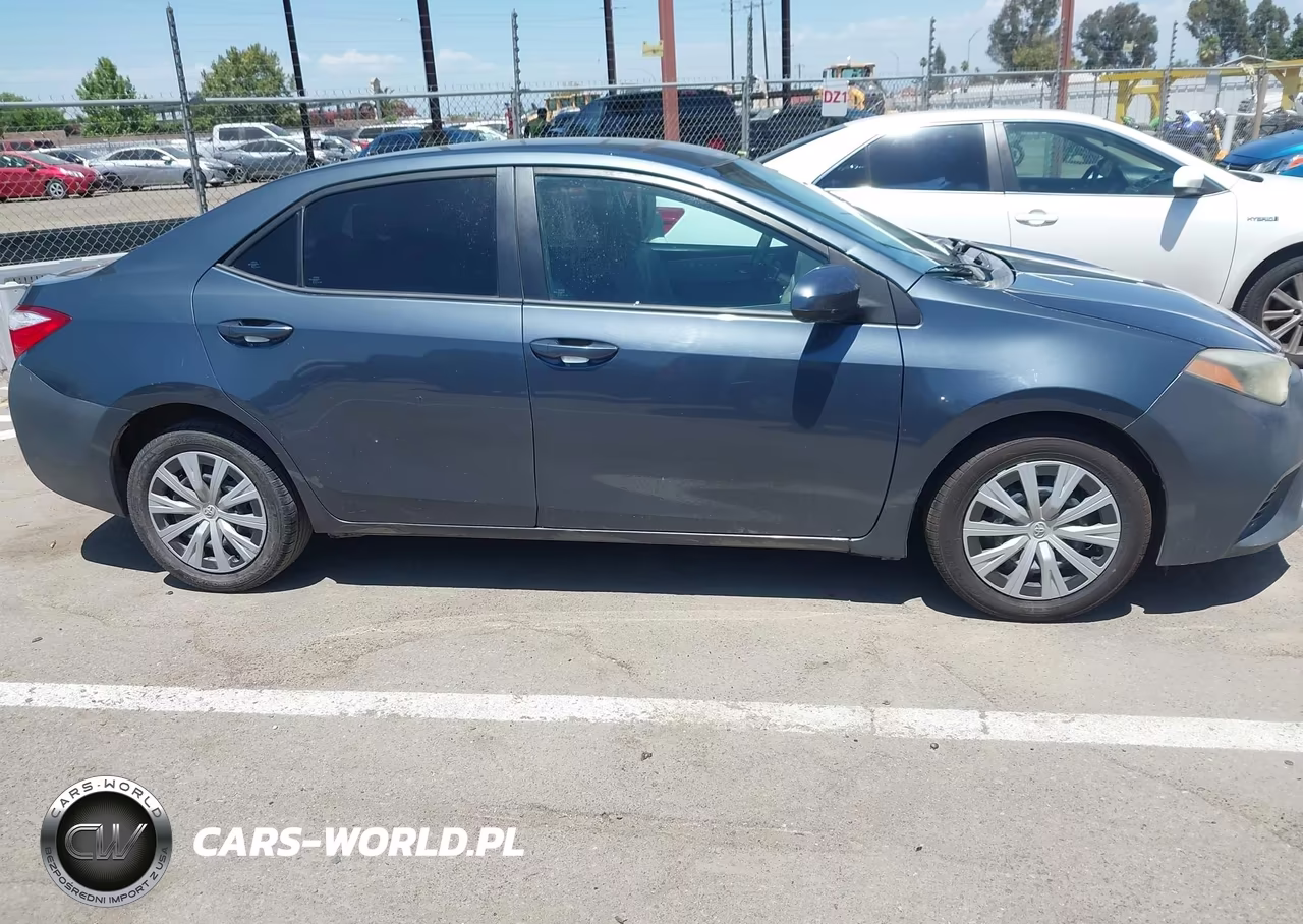 2015 Toyota Corolla Le VIN:5YFBURHE9FP333653 - 13