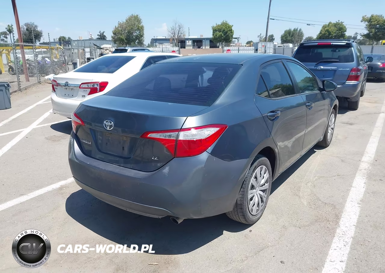 2015 Toyota Corolla Le VIN:5YFBURHE9FP333653 - 4