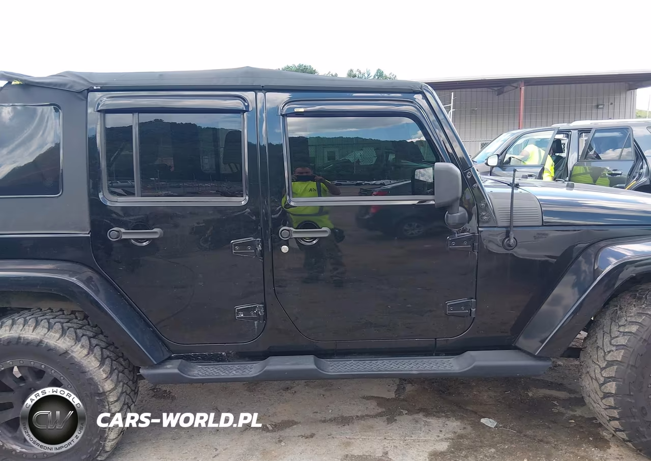 2009 Jeep Wrangler Unlimited Sahara VIN:1J4GA59129L709085 - 13