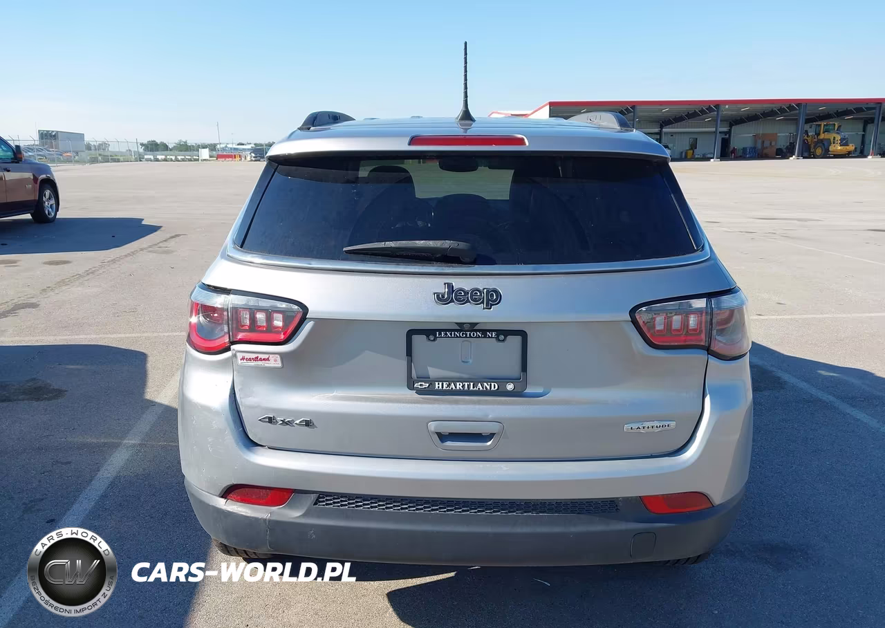 2018 Jeep Compass Latitude 4X4 VIN:3C4NJDBB9JT337425 - 16